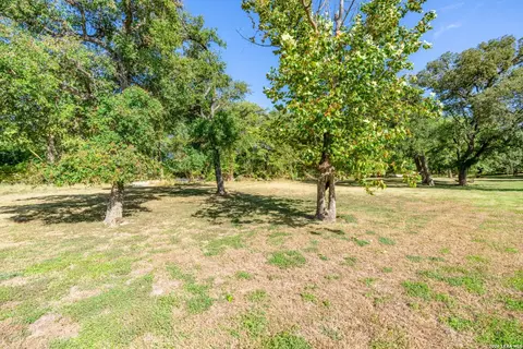 Exterior - 28 Private Road 3855, Utopia, TX 78884 photo 12 of 16