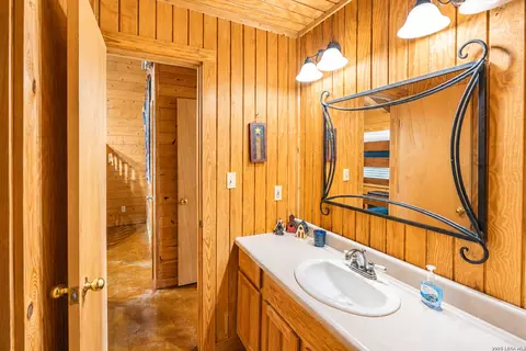 Bath - 28 Private Road 3855, Utopia, TX 78884 photo 1 of 3