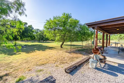 Exterior - 28 Private Road 3855, Utopia, TX 78884 photo 5 of 16