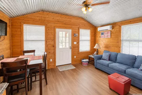 Living - 28 Private Road 3855, Utopia, TX 78884 photo 4 of 5