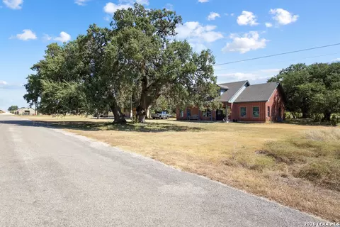 310 Stone Crst, Bandera, TX 78003