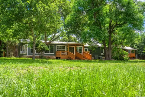 242 Lillian Dr, Kerrville, TX 78028