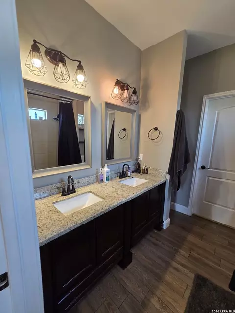 Bath - 2337 Darlene, Eagle Pass, TX 78852 photo 2 of 6