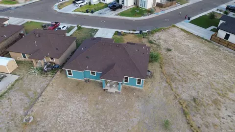 View/Area - 2337 Darlene, Eagle Pass, TX 78852 photo 2 of 4
