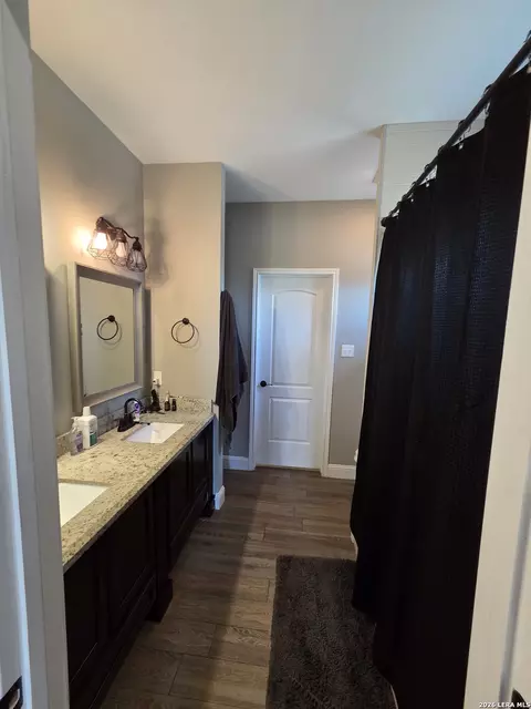 Bath - 2337 Darlene, Eagle Pass, TX 78852 photo 3 of 6