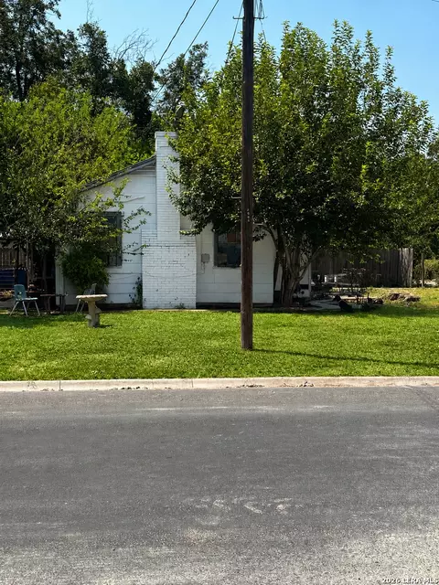 2006 Avenue F, Hondo, TX 78861