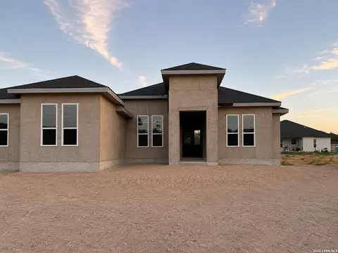 816 Ceniza, Eagle Pass, TX 78852 photo 3