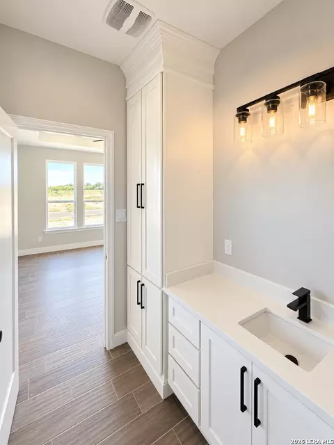 Bath - 816 Ceniza, Eagle Pass, TX 78852 photo 8 of 9