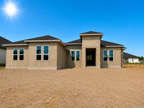 816 Ceniza, Eagle Pass, TX 78852 photo 4