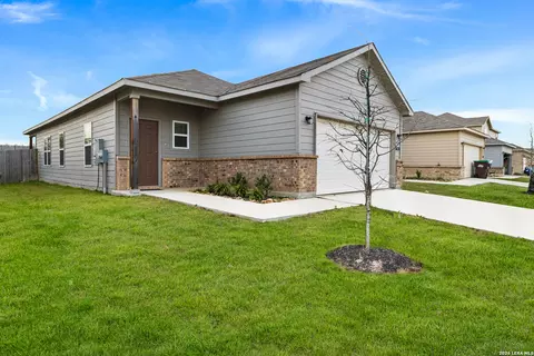 14631 Stirrup Trce, Elmendorf, TX 78112