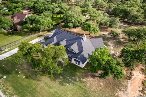 164 Crescent Rdg, Adkins, TX 78101