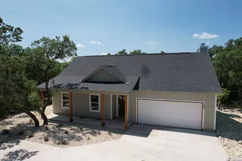 287 Deer Oaks Dr, Lakehills, TX 78063