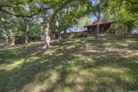 1380 Ponderosa Dr, New Braunfels, TX 78132