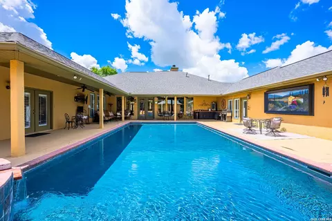 516 Winged Foot, Kerrville, TX 78028