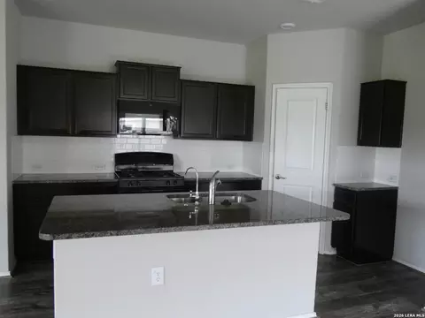 935 Watson Way, San Antonio, TX 78221
