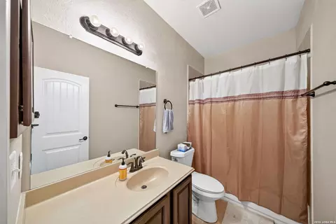 Bath - 4624 Split Oak Rd, Cibolo, TX 78108 photo 4 of 4