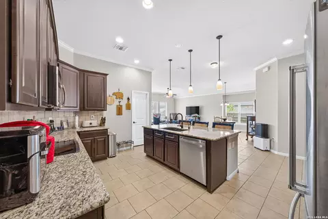 Kitchen - 4624 Split Oak Rd, Cibolo, TX 78108 photo 3 of 4