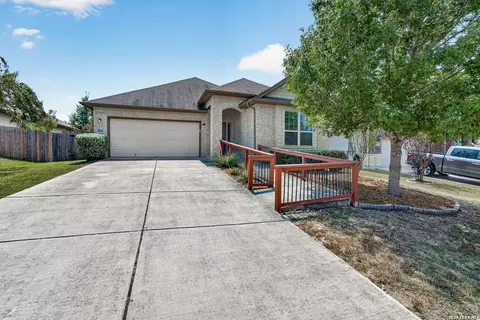 Exterior - 4624 Split Oak Rd, Cibolo, TX 78108 photo 2 of 9