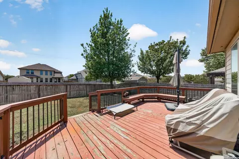 Exterior - 4624 Split Oak Rd, Cibolo, TX 78108 photo 4 of 9