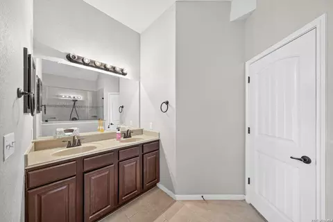 Bath - 4624 Split Oak Rd, Cibolo, TX 78108 photo 1 of 4