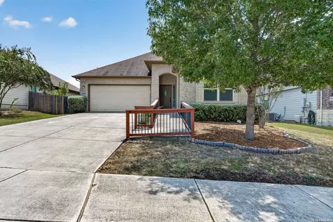 Exterior - 4624 Split Oak Rd, Cibolo, TX 78108 photo 3 of 9