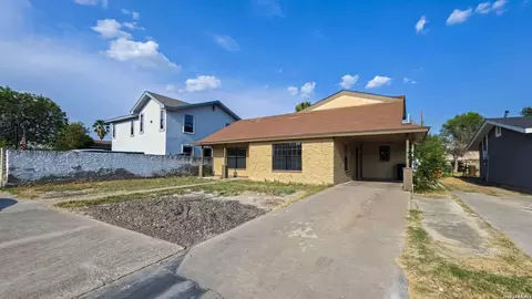 Exterior - 607 S Brazos St, Eagle Pass, TX 78852 photo 1 of 4