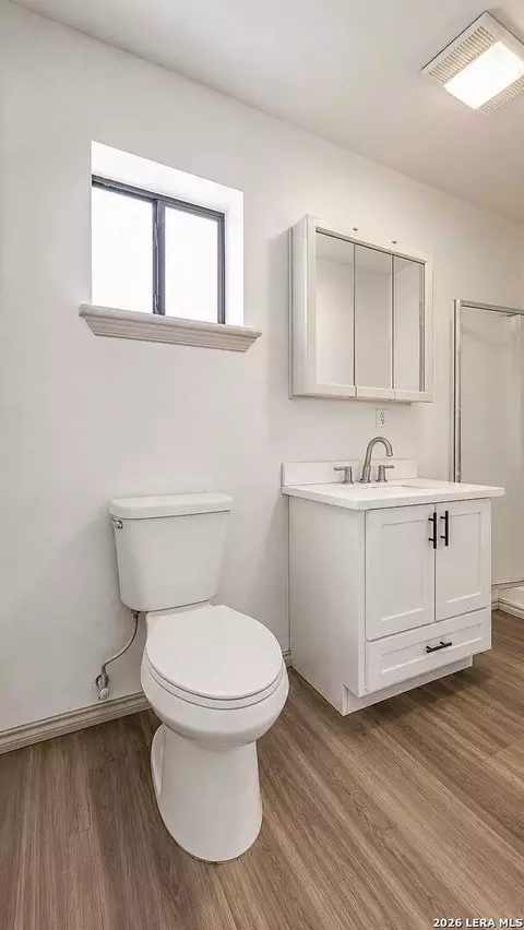 Bath - 607 S Brazos St, Eagle Pass, TX 78852 photo 3 of 7