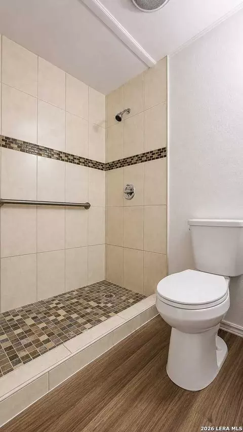 Bath - 607 S Brazos St, Eagle Pass, TX 78852 photo 6 of 7