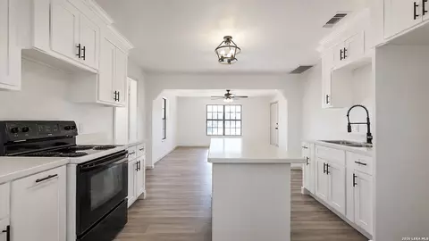 Other - 607 S Brazos St, Eagle Pass, TX 78852 photo 4 of 6