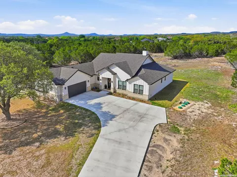 541 Rio Azul Dr, Pipe Creek, TX 78063