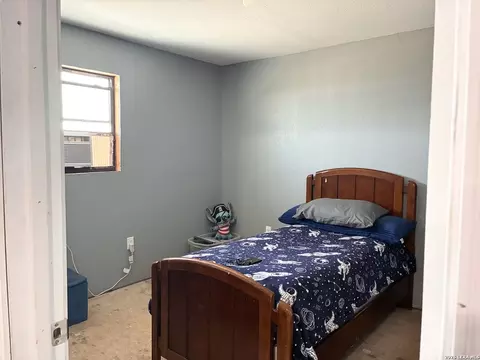 Bedroom - 614 Sunset, Eagle Pass, TX 78852 photo 5 of 6