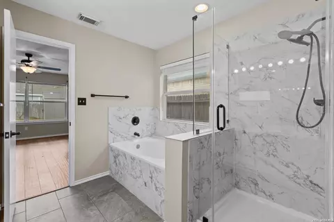 Bath - 9703 Copper Oak, Converse, TX 78109 photo 4 of 4