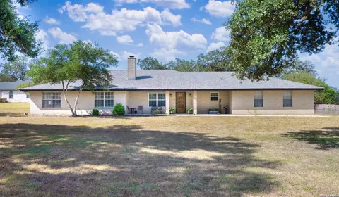 206 Deer Ridge Dr, La Vernia, TX 78121