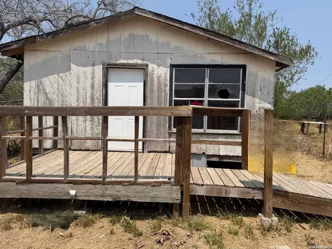 108 Avenue J, Christine, TX 78012