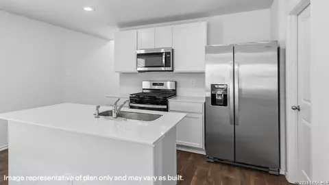 Kitchen - 15414 Lemon Pepper Crk, Von Ormy, TX 78073 photo 3 of 5