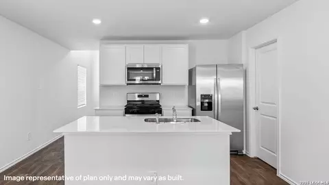 Kitchen - 15414 Lemon Pepper Crk, Von Ormy, TX 78073 photo 5 of 5