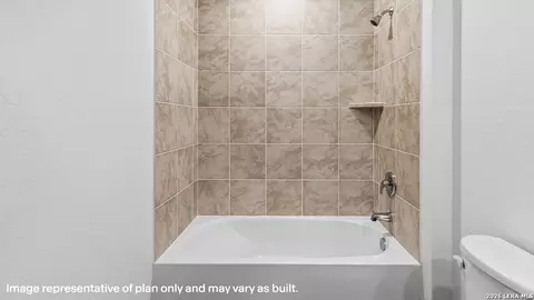 Bath - 15414 Lemon Pepper Crk, Von Ormy, TX 78073 photo 2 of 4