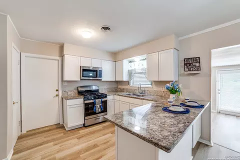 2802 Darwin Dr, San Antonio, TX 78228