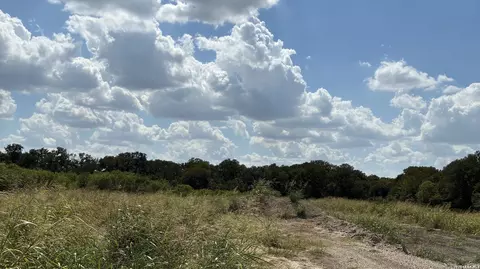 1886 E Us Highway 90, Seguin, TX 78155
