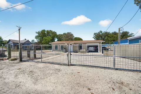 850 Fm 743, Kenedy, TX 78119