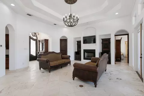 Living - 497 N Thunder Creek Rd, Utopia, TX 78884 photo 2 of 4