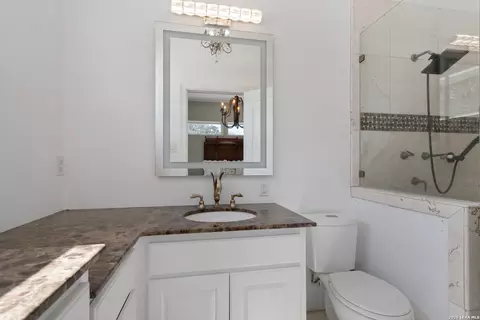 Bath - 497 N Thunder Creek Rd, Utopia, TX 78884 photo 2 of 5