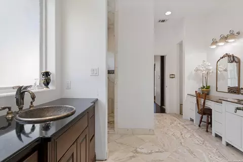 Bath - 497 N Thunder Creek Rd, Utopia, TX 78884 photo 5 of 5