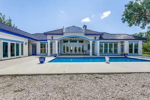 Exterior - 497 N Thunder Creek Rd, Utopia, TX 78884 photo 4 of 7