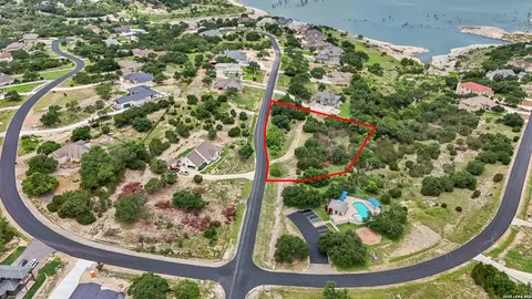 378 Oak Shrs, Canyon Lake, TX 78133