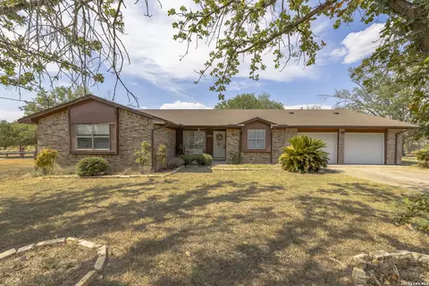 341 Oriente Dr, Pleasanton, TX 78064