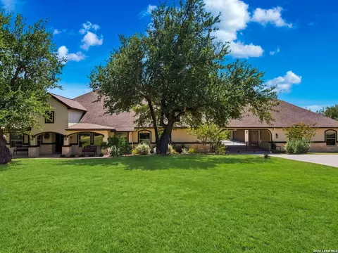 1711 Mountain Spgs, Canyon Lake, TX 78133