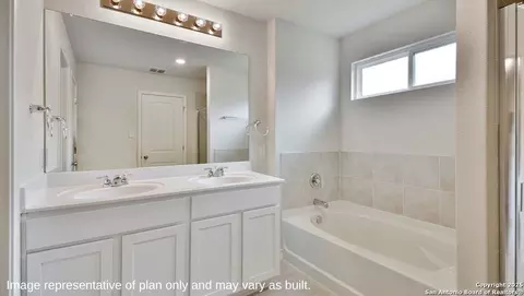 Bath - 12568 Thyme Pass, Converse, TX 78109 photo 1 of 1