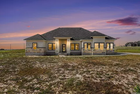 136 Summer Meadow Dr, La Vernia, TX 78121