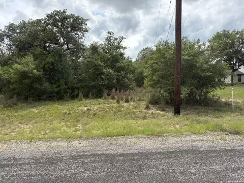 69 Powder Rdg, Luling, TX 78648 photo 2